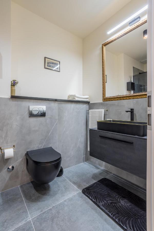 Riva - The Heart Of Palace Apartman Split